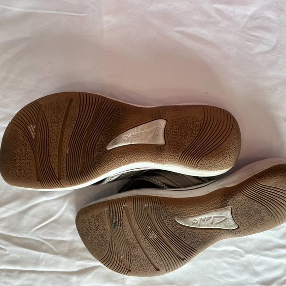 Clarks Pewter Breeze sandals sz 6.5 - Picture 3 of 4